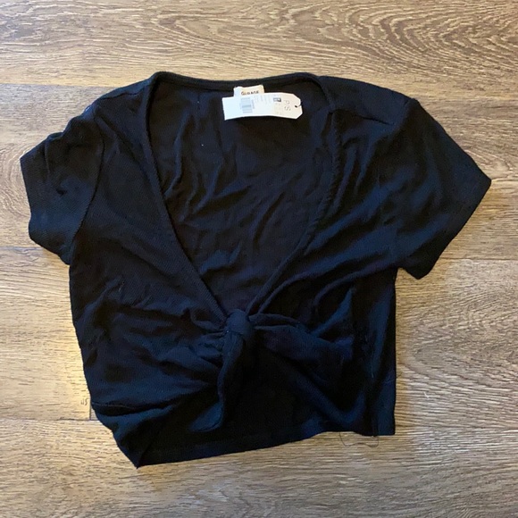 NWT wrap style Crop top - Picture 2 of 3
